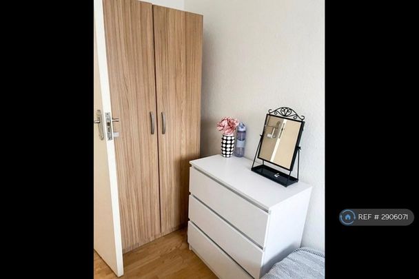 4 bedroom terraced house to rent - Photo 1