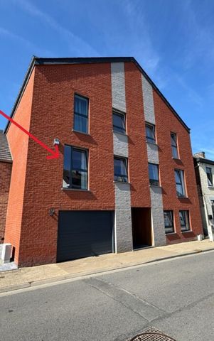 A proximité pédestre de tous les commerces et services du centre d’Eghezée, au 1er étage de la Résidence Privilège, bel appartement 2 chambres de 104m² avec terrasse, cave & 2 emplacements de parking extérieur ! - Foto 5