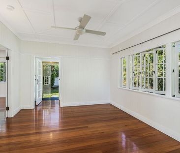 3 Bedroom Queenslander in Prime Location - Photo 2