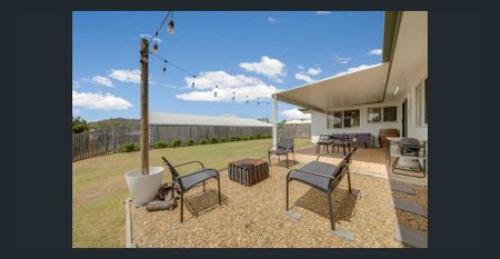 Spacious Home With Outdoor Entertainment Area - Photo 2