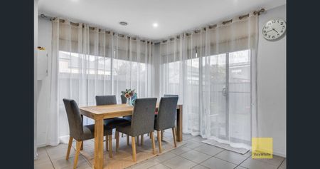 Charming 3-Bedroom Home with Modern Comforts and Single Garage - Photo 3