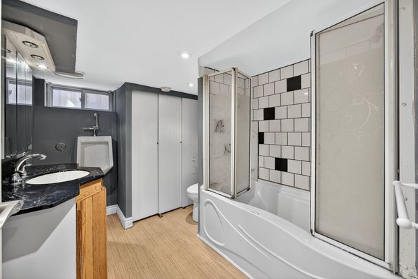 For Lease - 114 Burton Avenue, Barrie, Ontario - Photo 1