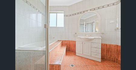 Spacious Family Home in a Quiet, Convenient Location - Photo 5