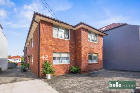 Bright & Spacious 2-Bedroom Unit in Prime Ashfield Location - Photo 5
