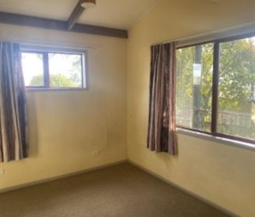 Private sunny 3 bedroom home - Photo 3