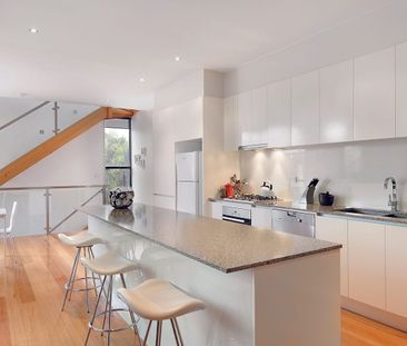 Impressive Townhouse in a Prime Abbotsford Location - Photo 4