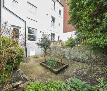 4 bedroom terraced house to rent - Photo 5