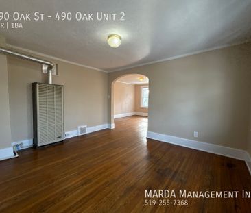 SPACIOUS 1-BEDROOM/1-BATH APARTMENT ON SECOND FLOOR-UTILITIES INCLUDED - Photo 6