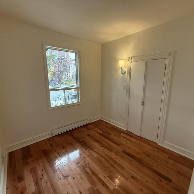 6 ½ à louer dans le Mile-End RDC - Photo 1