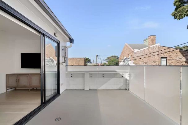 Stylishly renovated residence (Access via King Lane) - Photo 1