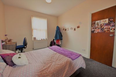 2 bedroom House in Harold Place, Leeds - Photo 3