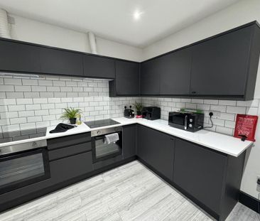 1 bedroom in a house share to rent - Photo 2