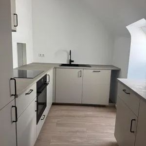 DG Mietwohnung mit großer Terrasse! Heizung und Warmwasser inkludiert! - Foto 1