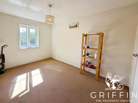 London Road, Grays, RM17 - Photo 2