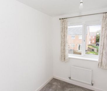 3 bedroom end of terrace house to rent - Photo 3