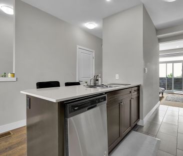 For Lease - 1960 Dalmagarry Road Unit# 212, London North, Ontario - Photo 3