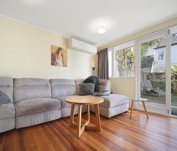 One Tree Hill 2 Bedroom Neat and Tidy - Photo 2