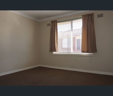 2/32 Poulter Street, West Wollongong, NSW 2500 - Photo 5