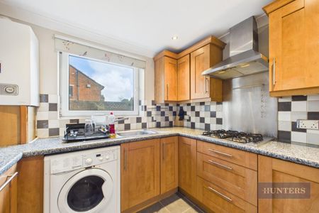 2 bedroom Flat To Let - Photo 2