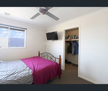 Train Station only a 3 minute walk - Photo 6