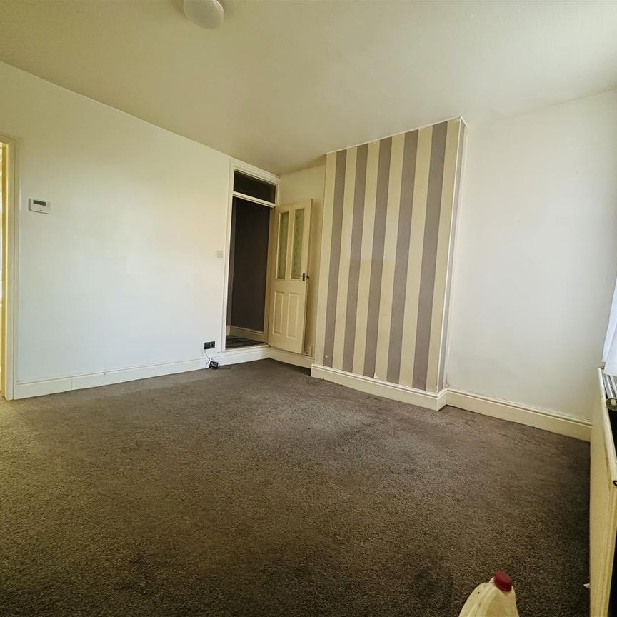 Church Road, Warwickshire, CV10 - Photo 1