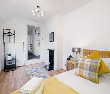 4 bedroom semi-detached house to rent - Photo 4