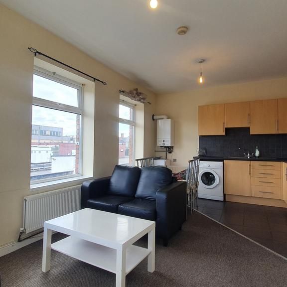 2 bedroom flat to rent - Photo 1