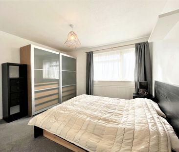 2 bed 1.5 bath house with garden & parking, Aspen Close, Ealing, Lo... - Photo 6