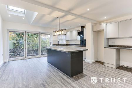 4 bedroom semi-detached house to rent - Photo 4