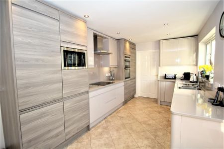 5 bedroom detached house to rent - Photo 4