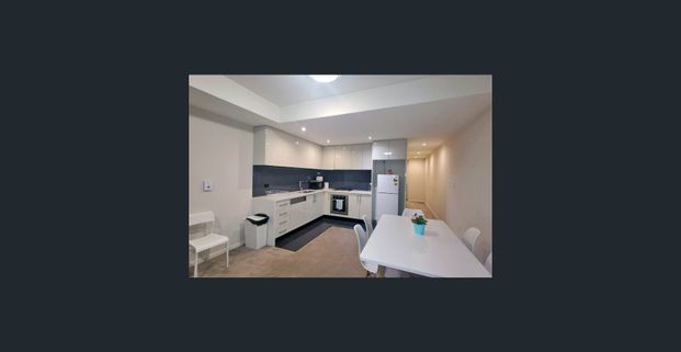 Stylish Ground Floor Apartment with Courtyard & Resort-Style Facilities – Fully Furnished and Move-In Ready - Photo 1