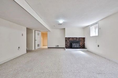 Detached Home For Lease | W9248483 - Photo 4