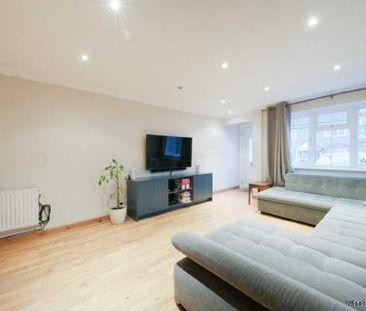 2 bedroom property to rent in Epsom - Photo 4