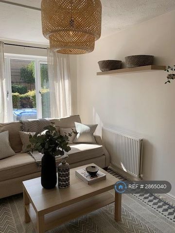 6 bedroom detached house to rent - Photo 2