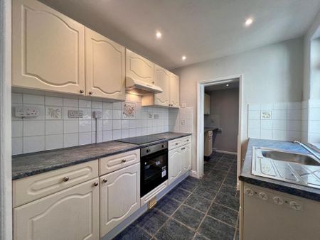 3 bedroom terraced house to rent - Photo 5