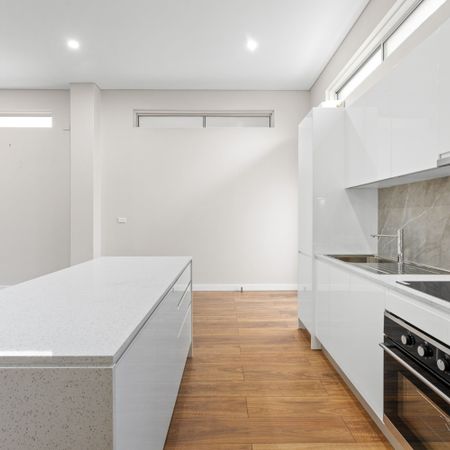 Tastefully Renovated Granny Flat Electricity & Water Included - Photo 3