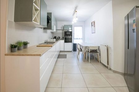 Chambre meublé 8.68 m2 à louer au dernier étage à Évry Courcouronnes - Photo 3