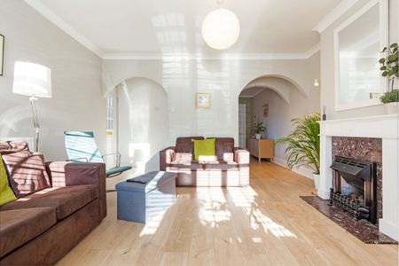 3 bedroom semi-detached house to rent - Photo 2