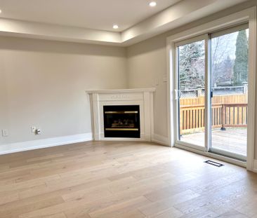 For Lease - 100 Woodroof Crescent, Aurora, Ontario - Photo 2