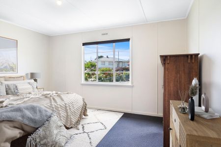 Comfortable 2-Bed Home in Chigwell - Photo 2