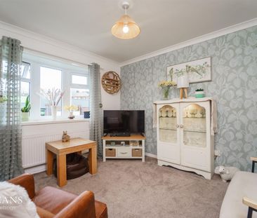 Thorneylea, Whitworth, Rochdale - Photo 1