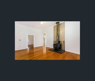 Stunning Home - Lawn And Garden Maintenance Included - Photo 2