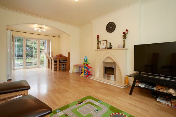 4 Bed Detached House, Oakwood Garth, LS8 - Photo 1