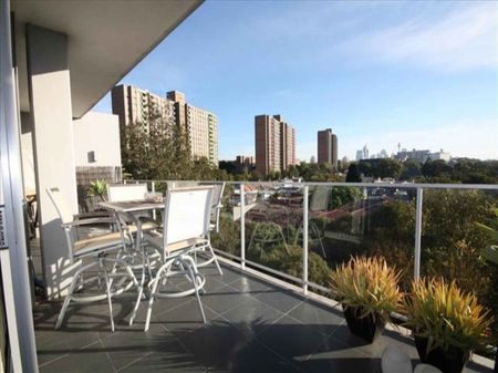 Spacious North Facing with City Views + Parking - Photo 2
