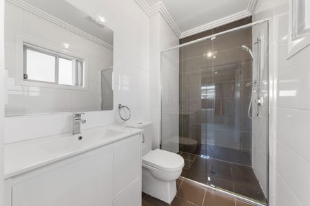 Air-Conditioned Four-Bedroom Single-Level Duplex with Gas Cook-Top and Dingle Garage! - Photo 5