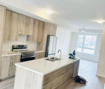 Condo Townhouse For Lease | W9244379 - Photo 1