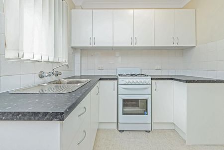 Bright & Convenient One-Bedroom Apartment for Lease in the Heart of Eastwood- Water Included - Photo 4