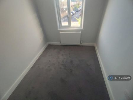 4 bedroom terraced house to rent - Photo 3