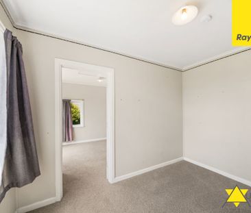 Cozy 2-Bedroom Home in the Heart of Stanmore Bay - Photo 3