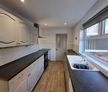 Greenfield Road, Dentons Green, WA10 - Photo 1